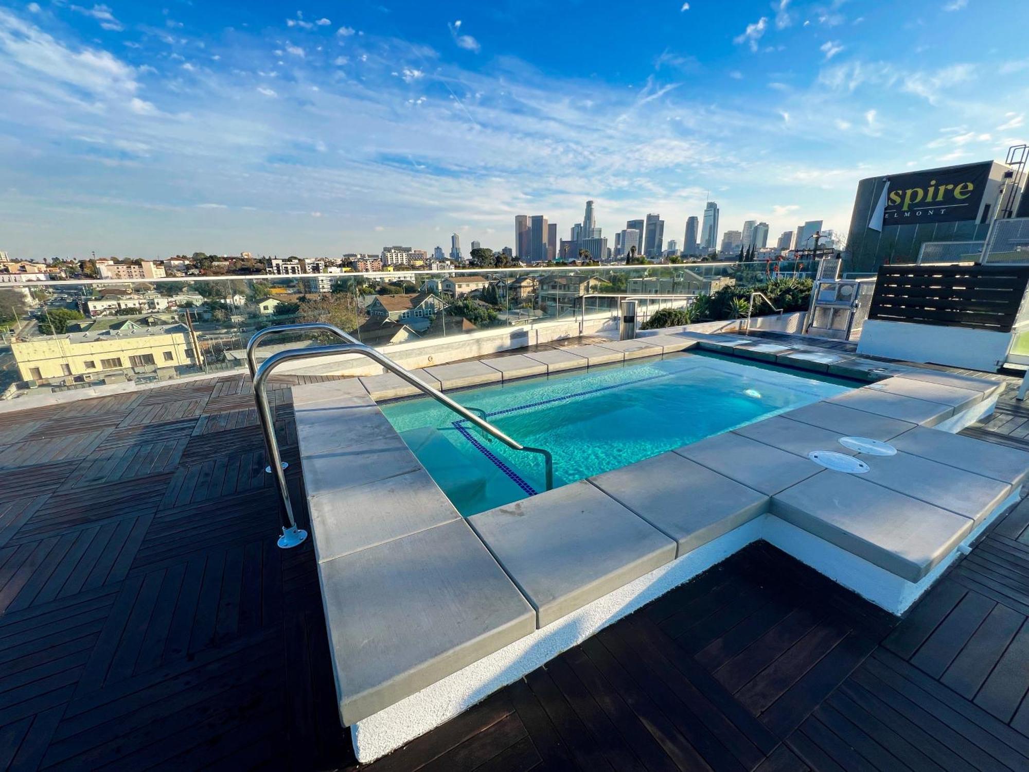 Downtown Los Angeles Skyline Balcony View Modern Penthouse Exterior photo